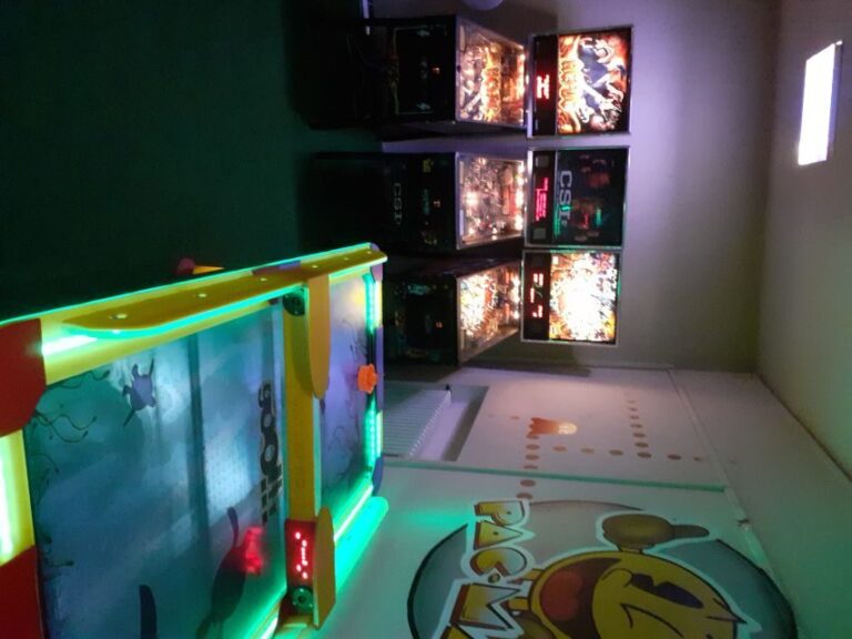 Prague: Glow Golf Mini Golf Game by UV Light - Exploring the Experience