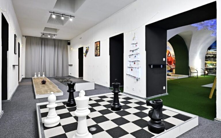 Prague: Mazemania Miniature Golf Experience - FAQ