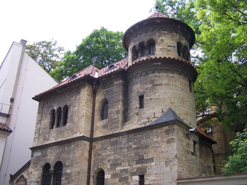 Prague: Old Town, Jewish Quarter & Astro Clock Walking Tour - The Guides and Their Impact