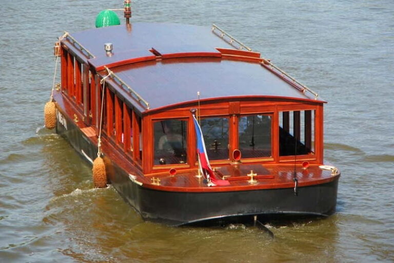 Prague: Old Town, Prague Castle & River Cruise Day Tour - From Waterways to Castle Heights