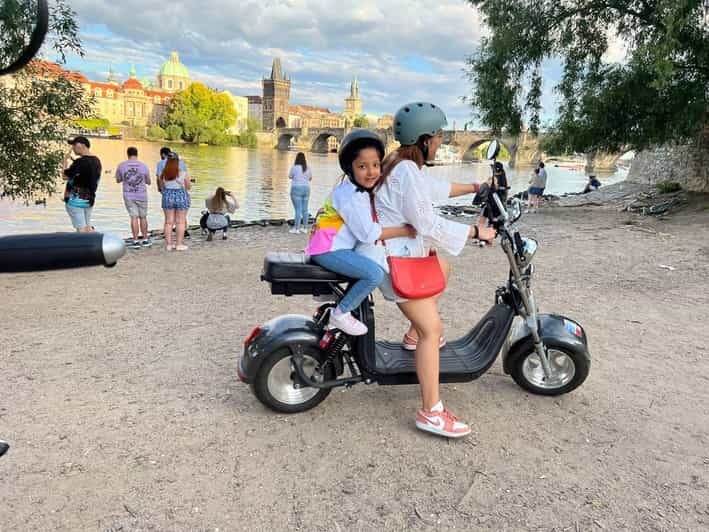 Prague: VIP Private 3 hours E-scooter tour with guide - Breakdown of the Route and Highlights