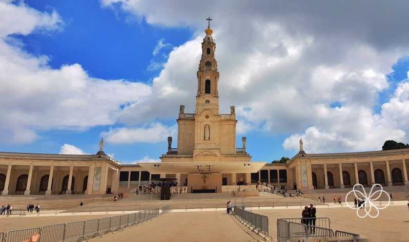 Private 1-Day Tour to Fátima Batalha Nazaré and Óbidos - Who Should Consider This Tour?