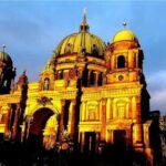 Private Berlin by Evening/Night Minivan, Driver aand Guide - Who Will Love This Tour?