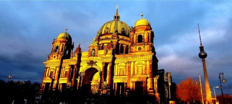 Private Berlin by Evening/Night Minivan, Driver aand Guide - Who Will Love This Tour?