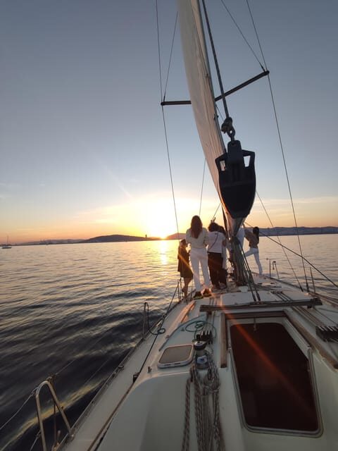 Private boat tour, Barcelona, Badalona : drinks and snacks! - A Scenic Journey with Customizable Options
