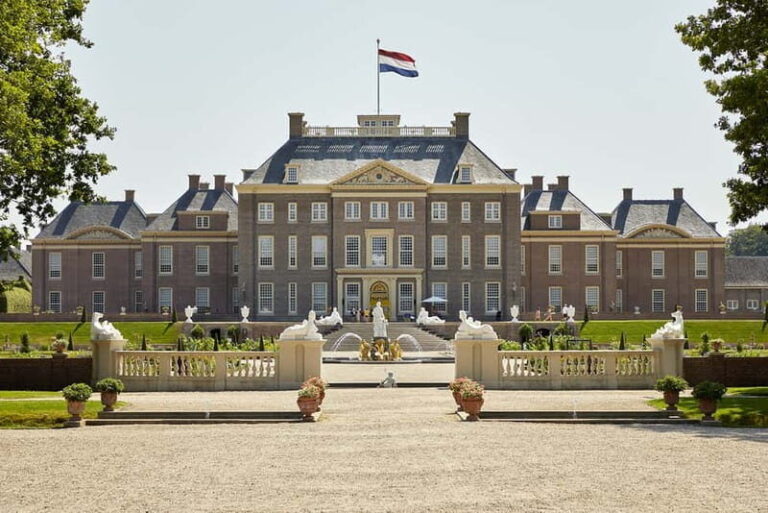 Private Royal Tour : Paleis Het Loo and Muiderslot castle - Analyzing the Cost and Value