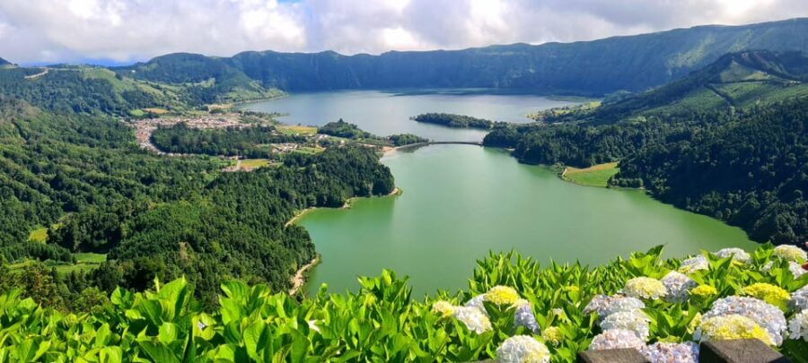 Private Tour Half Day Sete Cidades and pineapple production - An In-Depth Look at the Tour Experience