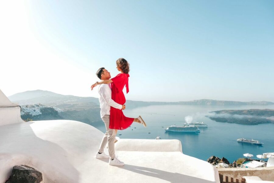Proposal Photoshoot Santorini - The Scenic Backdrop: Why Oia?