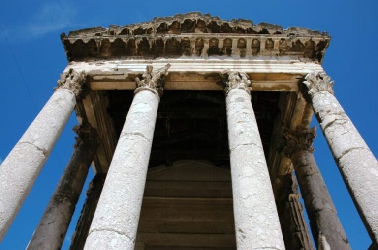 Pula: Old Town Walking Tour for Foodies with Dinner and Wine - Deep Dive into the Experience