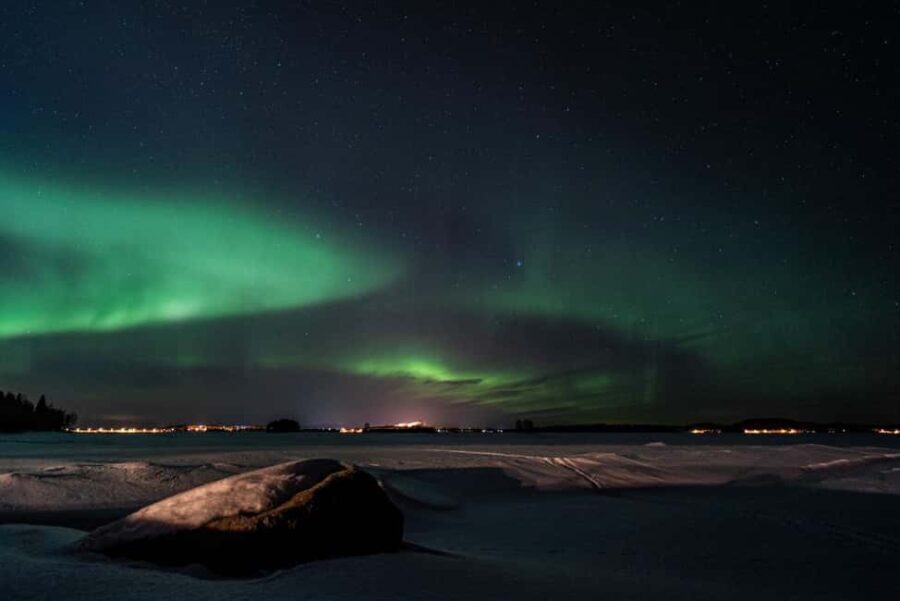 Pyhätunturi: Northern Lights Hunting Tour with Hot Drinks - Transportation and Group Size