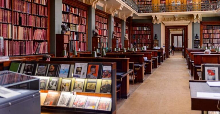 Queen Elizabeth II and Royal Secrets Private Tour - The Value of a Private Guided Tour