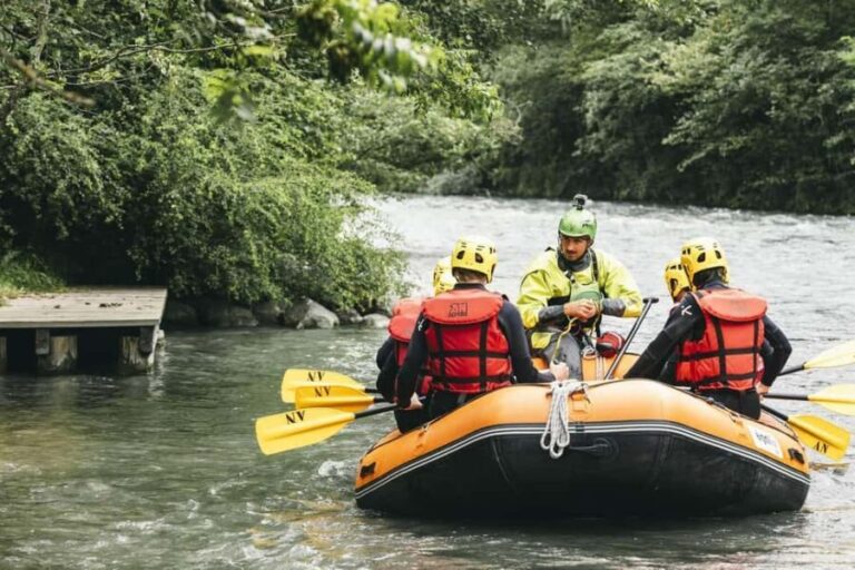 RAFTING: Descent of the Centron gorges - The Guide and Safety Measures