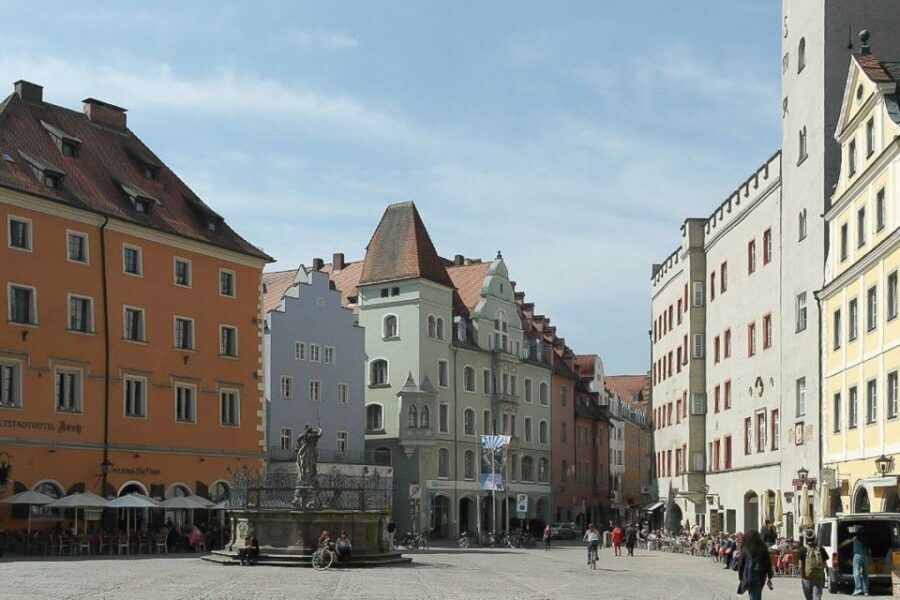 Regensburg: Private Walking Tour With Professional Guide - Exploring Iconic Sites