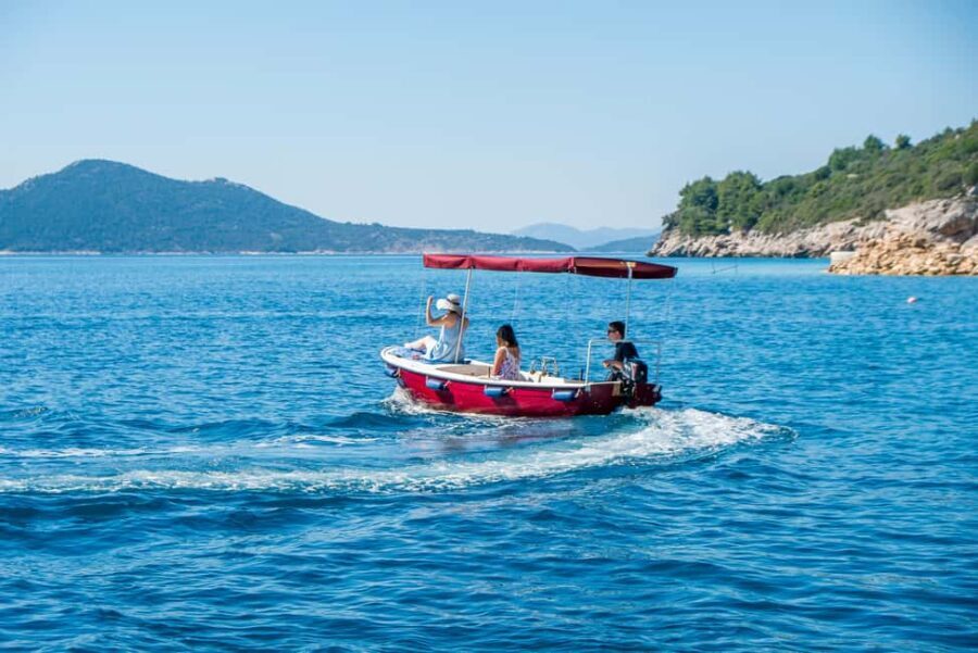 Rent a small boat without skipper - explore the islands - Discover the Beauty of the Elaphiti Islands on Your Own Terms