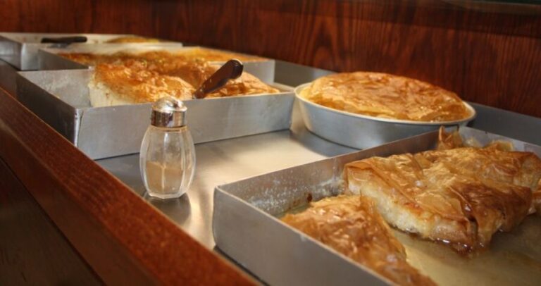 Rethymno: Private Old Town Highlights Tour with Street Food - The Food and Drink Highlights: Savoring Cretan Cuisine