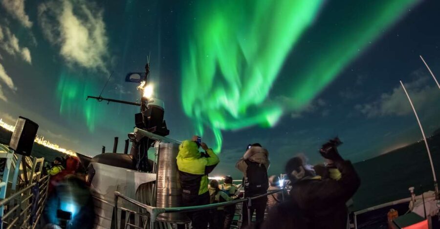 Reykjavik: 2-Hour Northern Lights by Boat with Backup Plan - Practical Tips for Your Tour