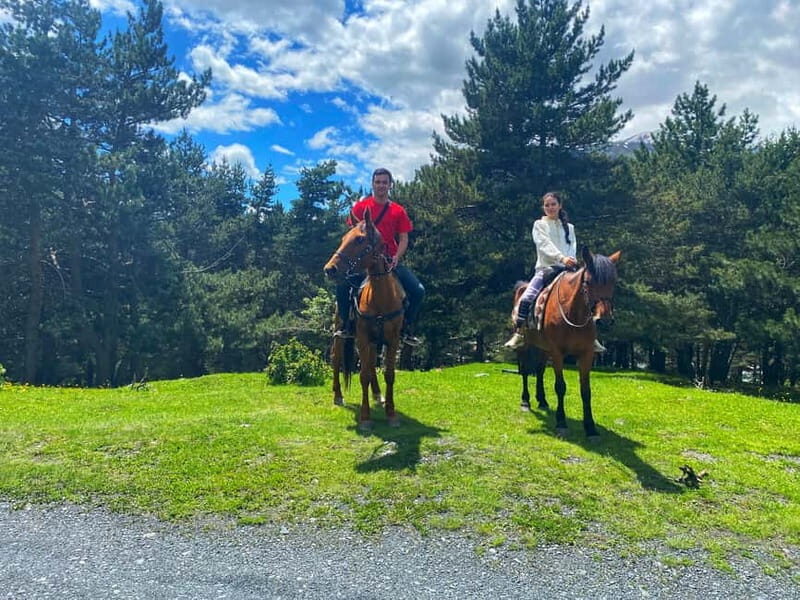 Ride A Horse To Gergeti Trinity Church And Summit A Mountain - What Makes This Tour Stand Out?