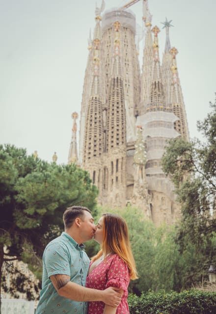 Romantic Photoshoot Experience for Couples in Barcelona - The Value of a Professionally Curated Photoshoot