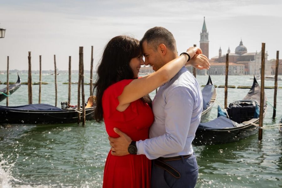 Romantic Photoshoot Experience for Couples in Venice - Who Will Love This Experience?