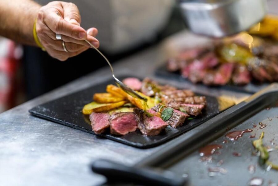 Rome: Authentic Roman Restaurant Dining Experience & Wine - The Menu and Food Quality