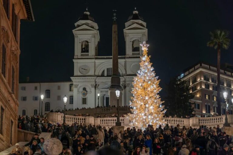 Rome: Christmas Lights Walking Tour - Detailed Breakdown of the Itinerary