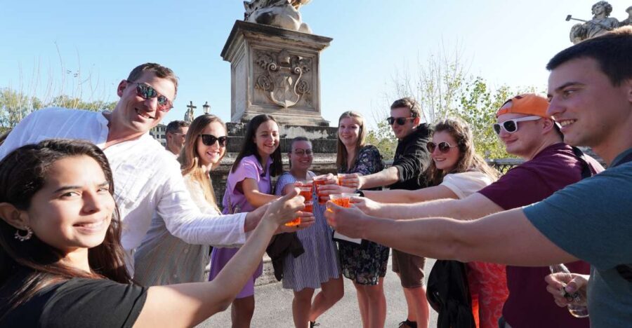 Rome: Evening Walking Tour with Cocktails and Local Guide - Why This Tour Works