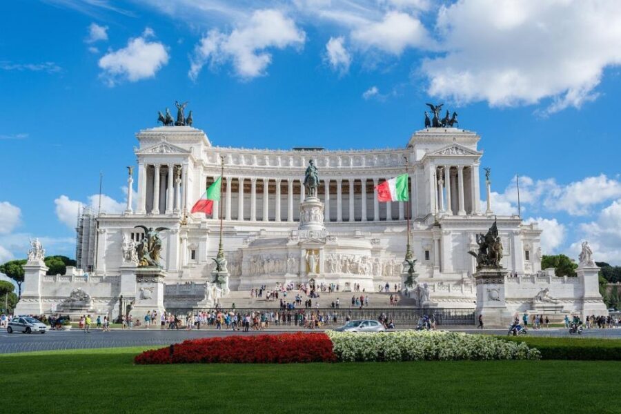 Rome: Guided Walking Tour in English - Food & Local Tips