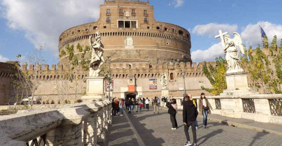 Rome: Main Squares and Fountains Guided Walking Tour - Analyzing the Value and Practicality
