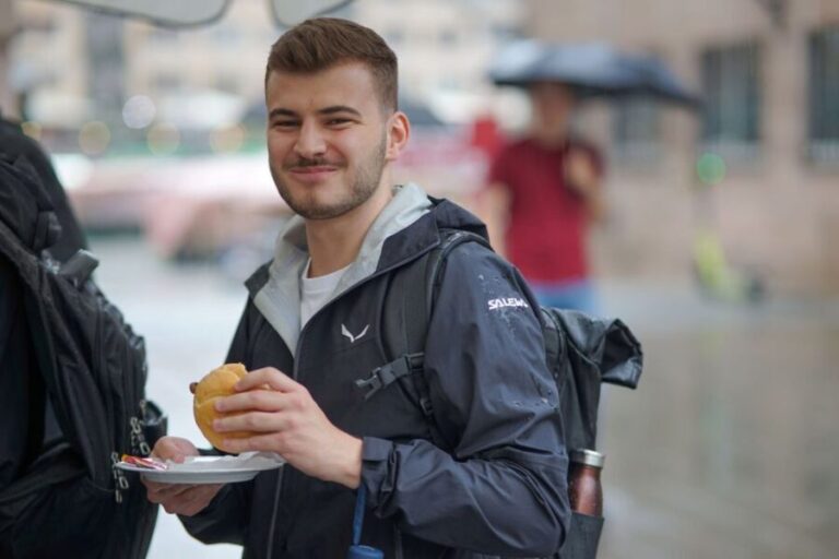 "Rotes Bier" and "Blaue Zipfel". A historical-culinary walk - Value and Practical Details