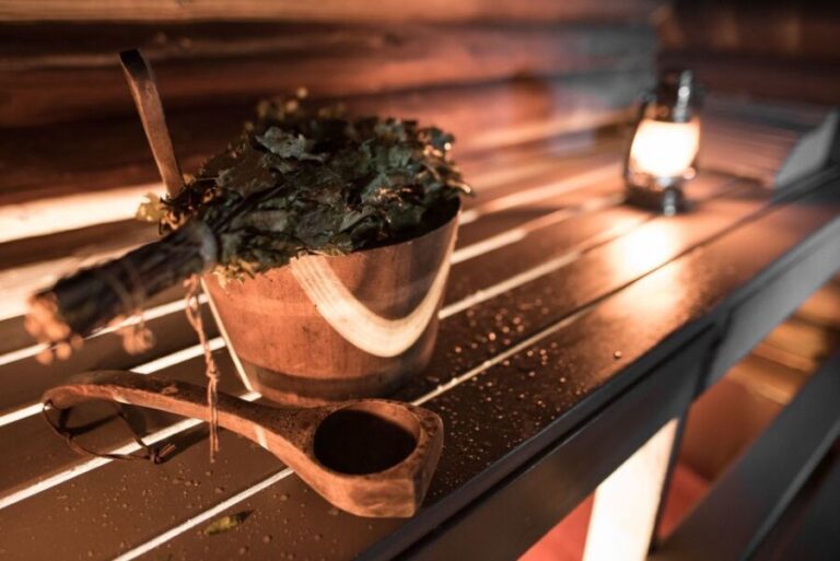 Rovaniemi: Sauna & Ice Swimming Tour with Dinner and Aurora - Why This Tour Works Well