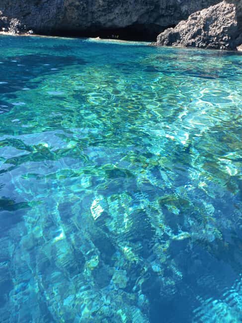 Rubber dinghy tour: tour of the island of Ustica with visit to caves and swimming - FAQ