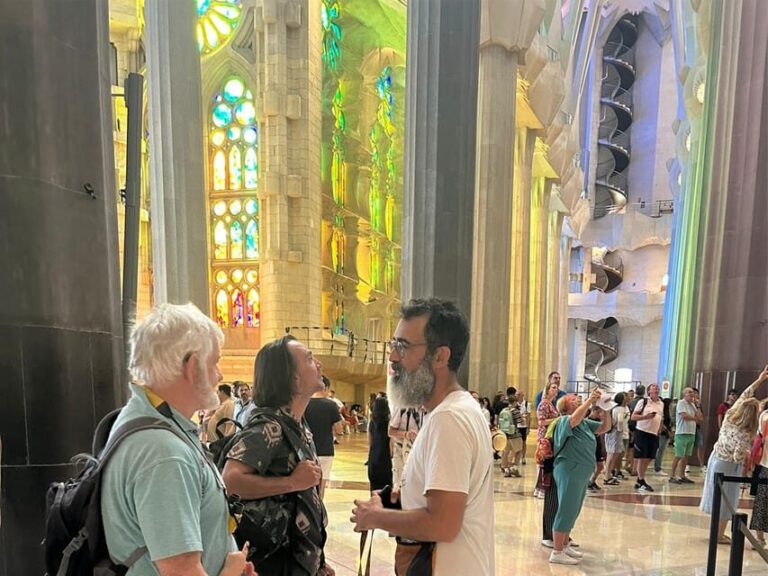 Sagrada Familia Guided Tour with Skip-the-Line Entry Ticket - What Makes This Tour Stand Out?