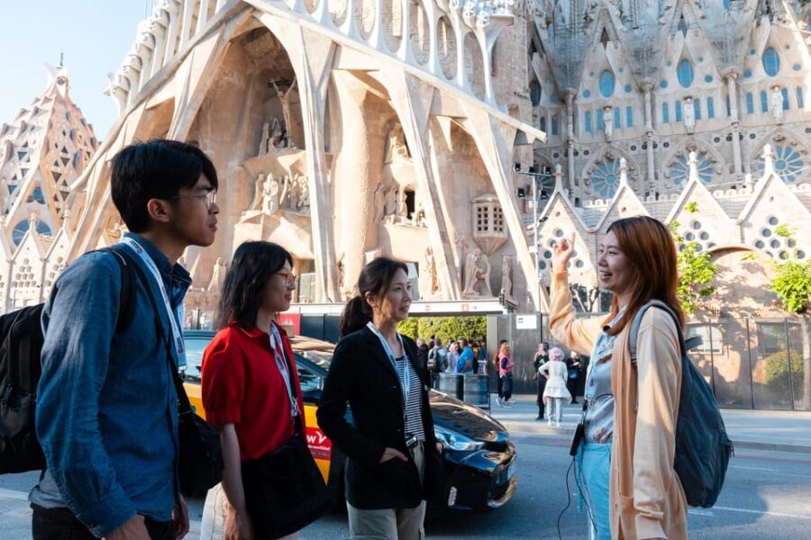 Sagrada Familia Tour with Express Entry and Local Guide - What Makes This Tour Stand Out?