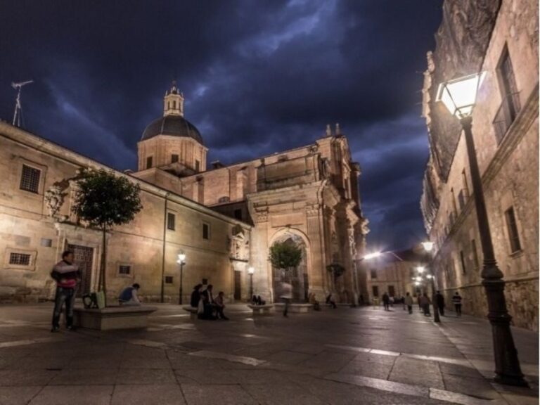 Salamanca: Evening Sightseeing Walking Tour - Who Is This Tour Best For?