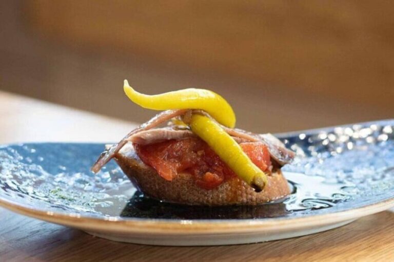 San Sebastian: Guided Walking Tour with Pintxo and Drink - The Pintxo and Drink Finale