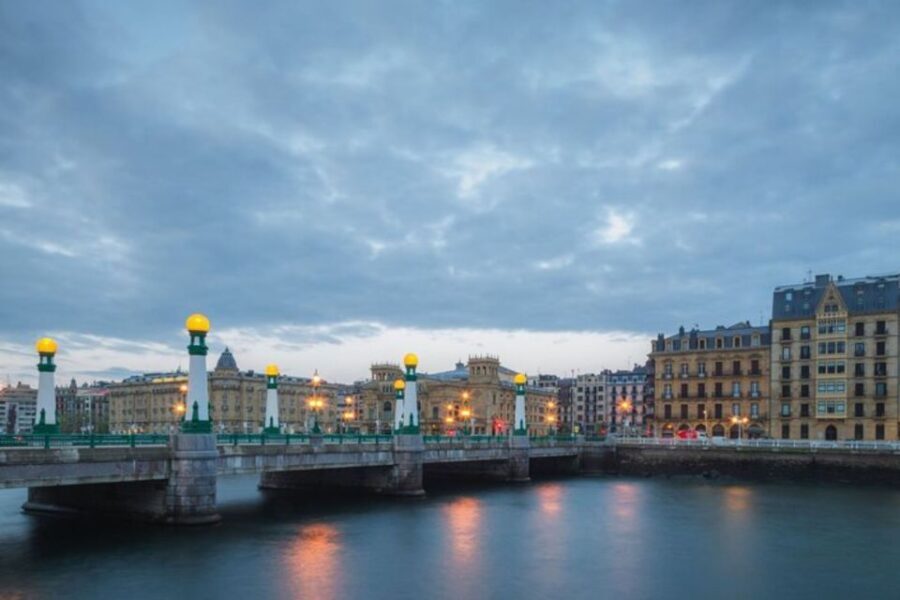 San Sebastian: Private custom walking tour with a guide - A Closer Look at the Itinerary