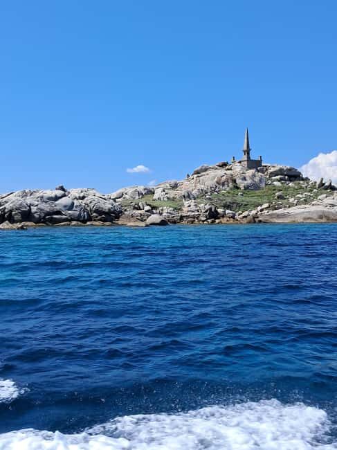 Santa-Giulia: Half-day trip to the Lavezzi Islands - The Experience and Crew