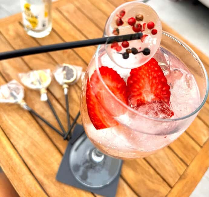 Santa Pola: Gin and tonic tasting and sunset sailboat ride - Why This Tour Works Well