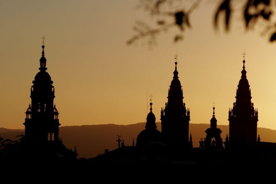 Santiago de Compostela: legends tour and galician dinner - The Galician Dinner: Authentic Flavors in a Warm Setting