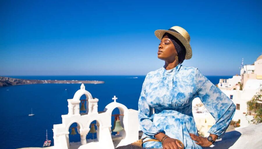 Santorini: 40-minute Photoshoot in Oia - What to Expect from Your Santorini Photoshoot