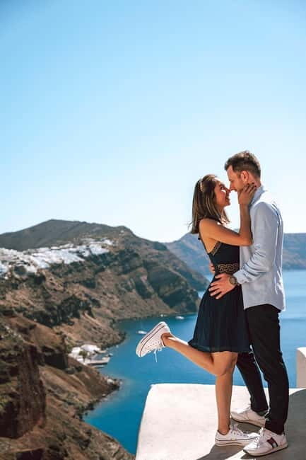 Santorini: Oia Private Couple Photoshoot with 35 Photos - What to Expect During the Photoshoot