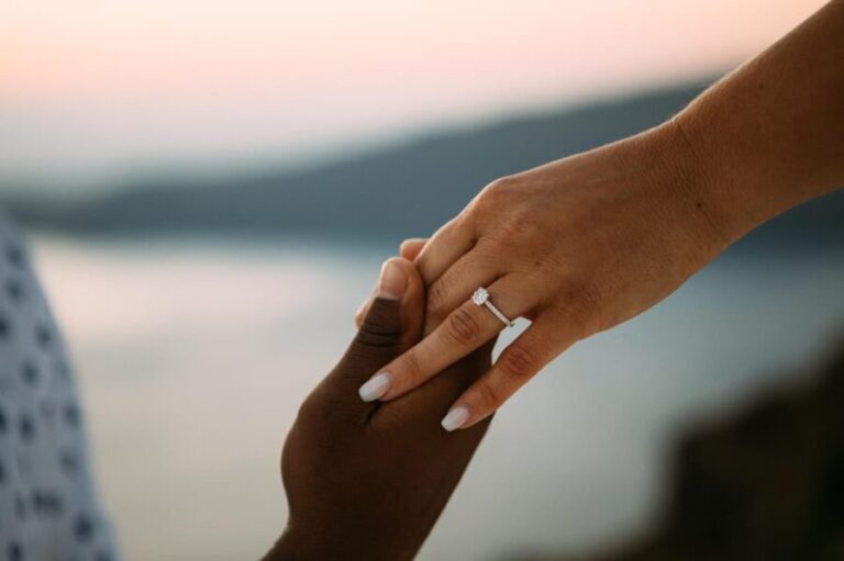 Santorini Proposal: A Luxury Photoshoot for Your Yes! Moment - Why Choose This Proposal Photoshoot?