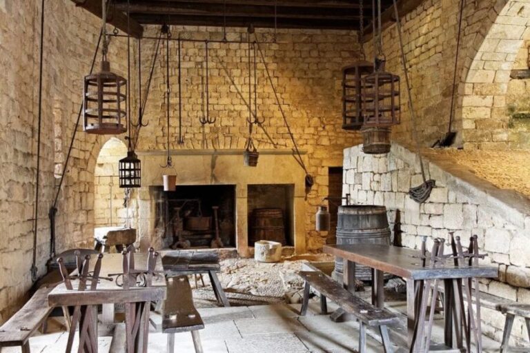 Sarlat : Private tour to Prehistoric Cave + Medieval Castle - Authentic Experiences to Expect