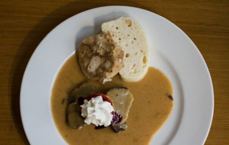 Secret walking Food Tour Prague - The Guides and Their Impact