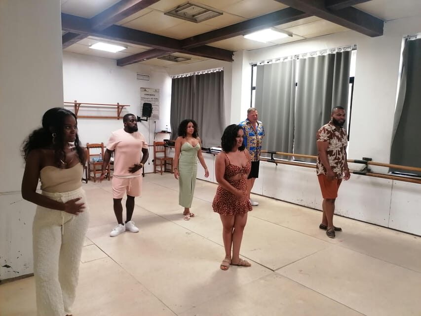 Sevilla: Latin Dance and Salsa Class Experience - Who Is This Experience Best For?