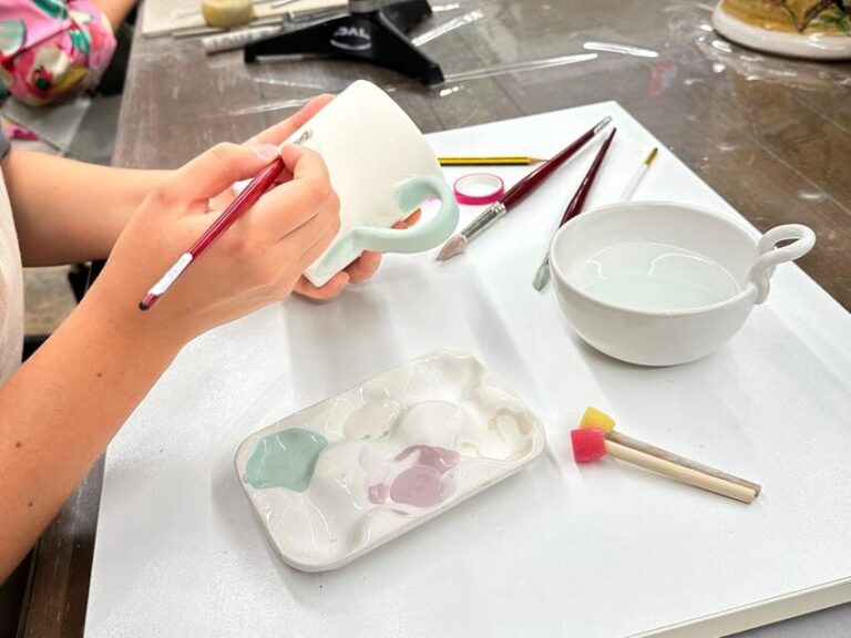 Seville: Ceramic painting workshop - Who Should Consider This Experience?