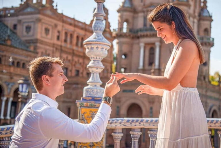 Seville: Photo session for a special moment. - The itinerary and what to expect