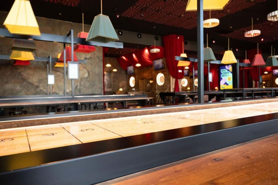 Shuffleboard 2.0 in Bordeaux - Who Is This Experience Best Suited For?