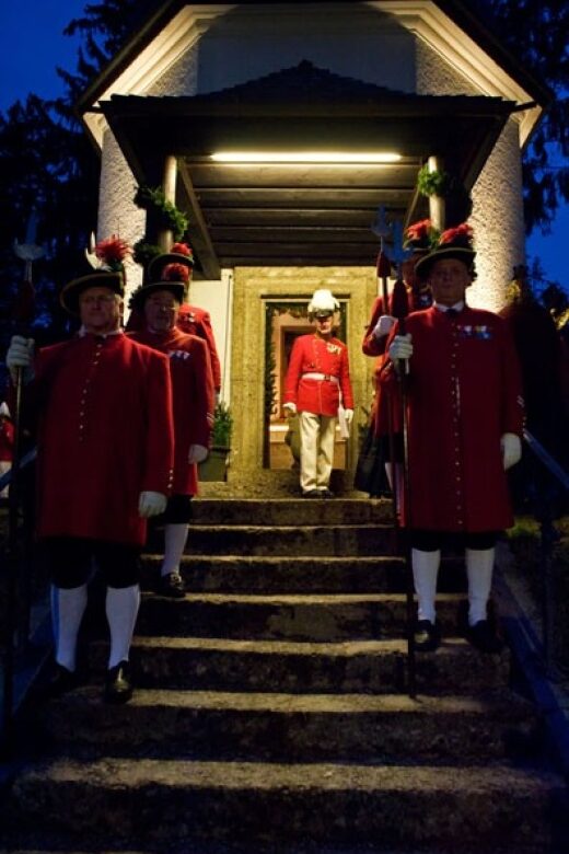 Silent Night Oberndorf Christmas Eve Tour from Salzburg - The Heart of the Experience: Candlelit Festivities