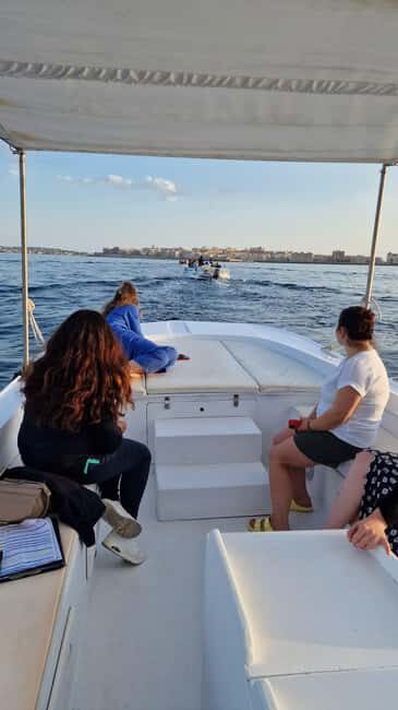 Siracusa: Ortigia & Sea Caves Boat Tour w/ Prosecco & Fruit - Guides & Atmosphere